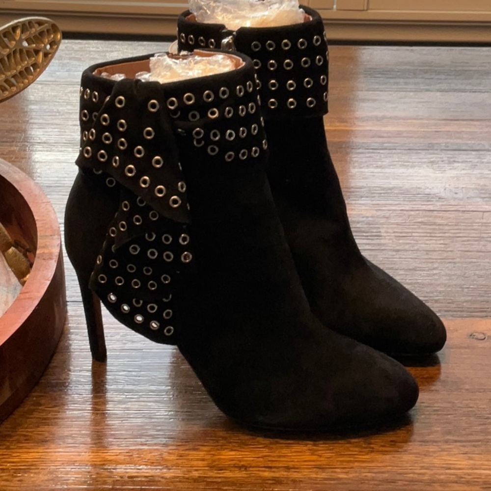 Alaia ankle boot